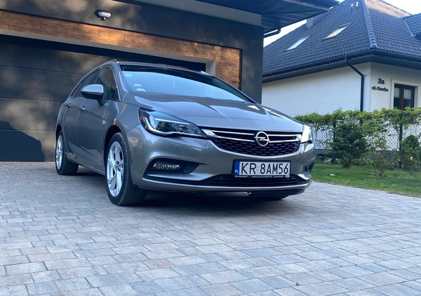 Opel Astra cena 51900 przebieg: 162500, rok produkcji 2017 z Myszków małe 121